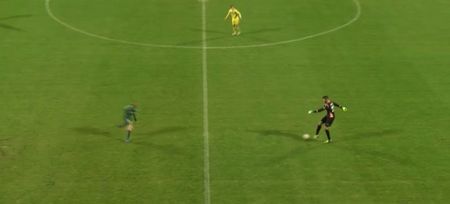 GIF: Slovenian ‘keeper wants to be Manuel Neuer, promptly f**ks it up