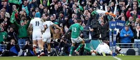 PIC: We guarantee, you will not see an Irish fan happier than this legend after Robbie Henshaw’s try