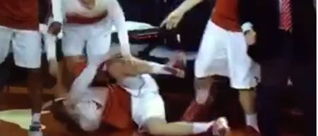VINE: Texas alley-oop is so good that it causes bench player to lose all use of his legs
