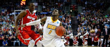 Video: Watch a bunch of Vegas gamblers go nuts as team scores consolation basket to cover spread