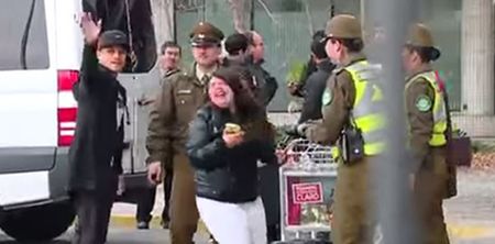 Video: Alexis Sanchez does incredibly kind gesture for Chile fan