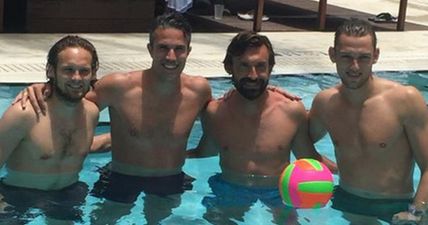 WATCH: RvP plays head tennis with Andrea Pirlo on holidays and we’re very jealous