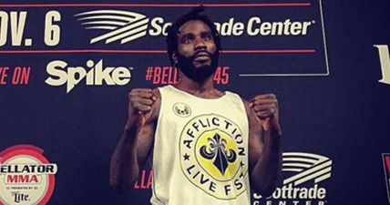 PIC: How on earth did Daniel Straus continue to fight, and win, with a mangled hand like this?