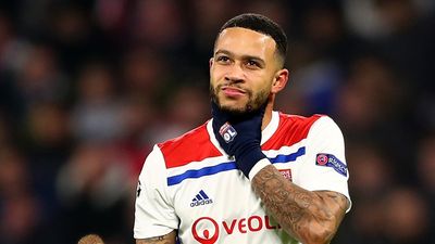Memphis Depay shuts down Saint-Etienne fans for their cruel banner