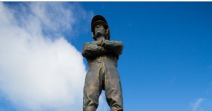 Paddy Power unveil massive 25ft statue on eve of Cheltenham