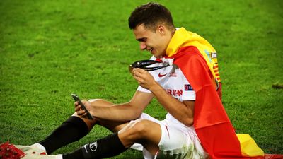 Sergio Reguilon edges closer to Man United move as talks intensify