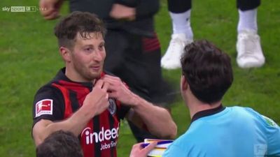 Bundesliga player swaps shirt with referee after his final game