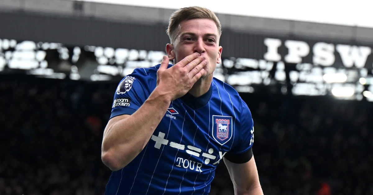 Premier League club to directly rival Man United for Liam Delap