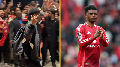 Man United star gives reasonable explanation for obscene gesture to ‘fans’